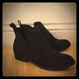 Black ankle boots, size women US 6, vegan